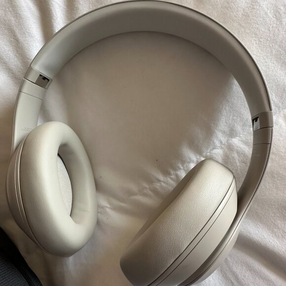 Beats by Dre Studio Pro Bluetooth Wireless Over Ear Headphones - Sandstone (Tan) - Picture 4 of 4